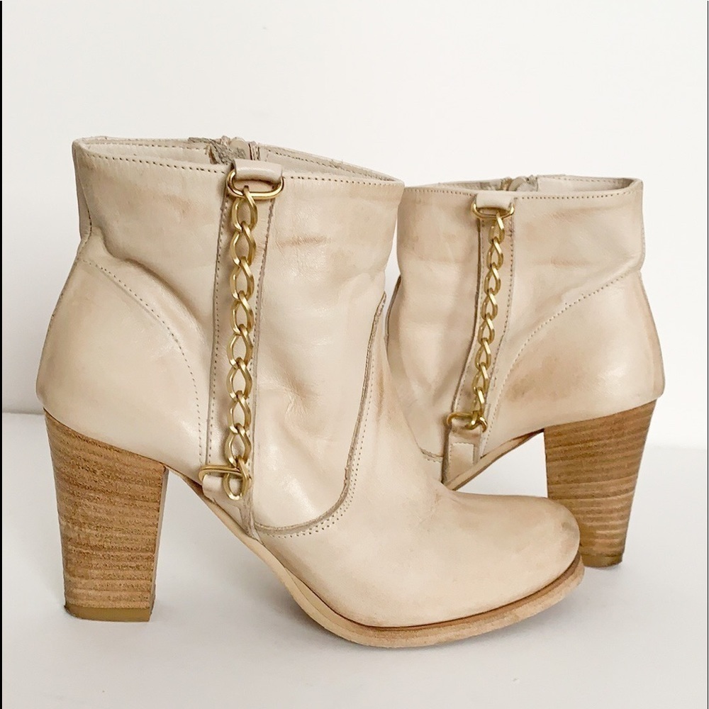 Rose Noire Made in Italy Tan Leather Chain Booties
